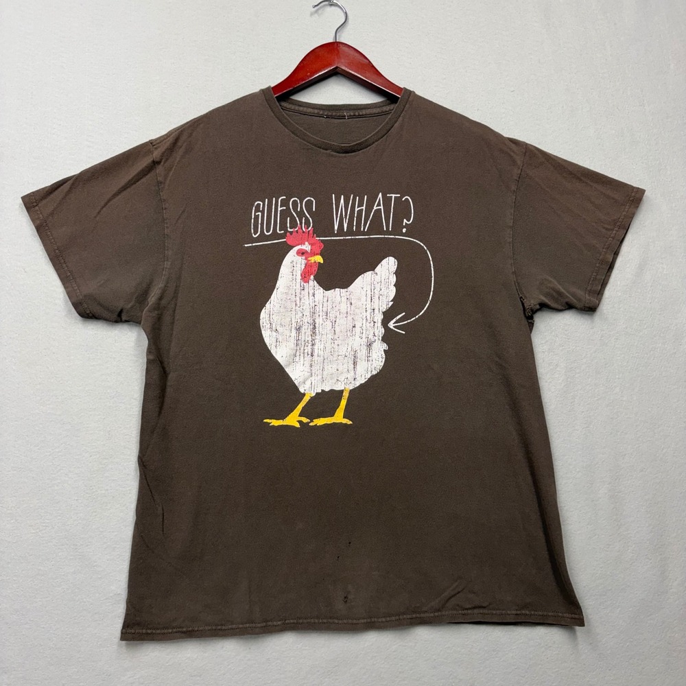 Unbranded Graphic T-Shirt Mens Medium Brown Guess What Chicken Butt Y2K Joke Tee